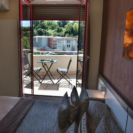 Le Medicis 3* Roussillon (Isere)
