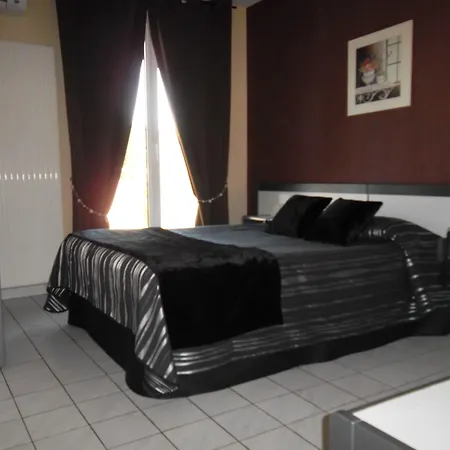 Hotel Medicis 3*