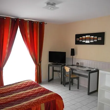 Le Medicis 3* Roussillon (Isere)