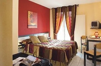 Le Medicis 3* Roussillon (Isere)