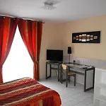 Medicis 3* Roussillon (Isere)