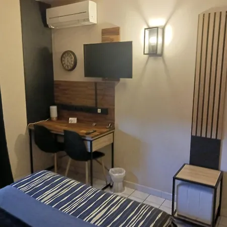 Hotel Medicis فندق