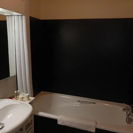 Hotel Medicis Roussillon (Isere)