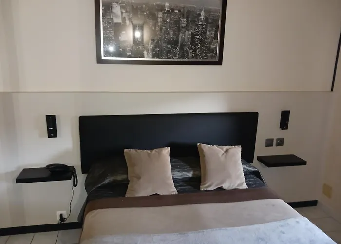 Hotel Medicis Roussillon (Isere)